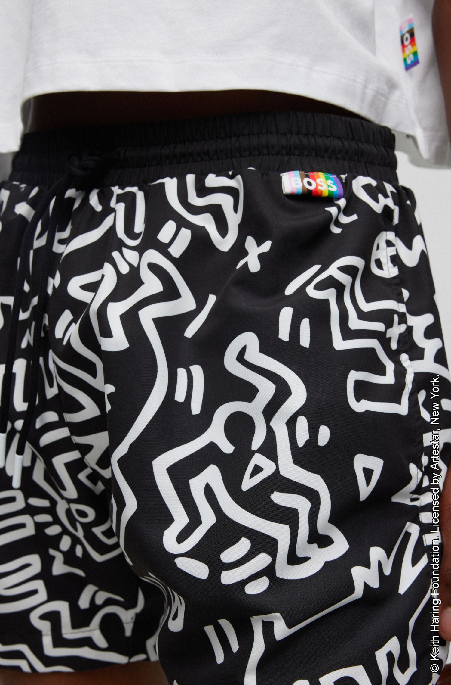 BOSS x Keith Haring 快干面料游泳短裤
