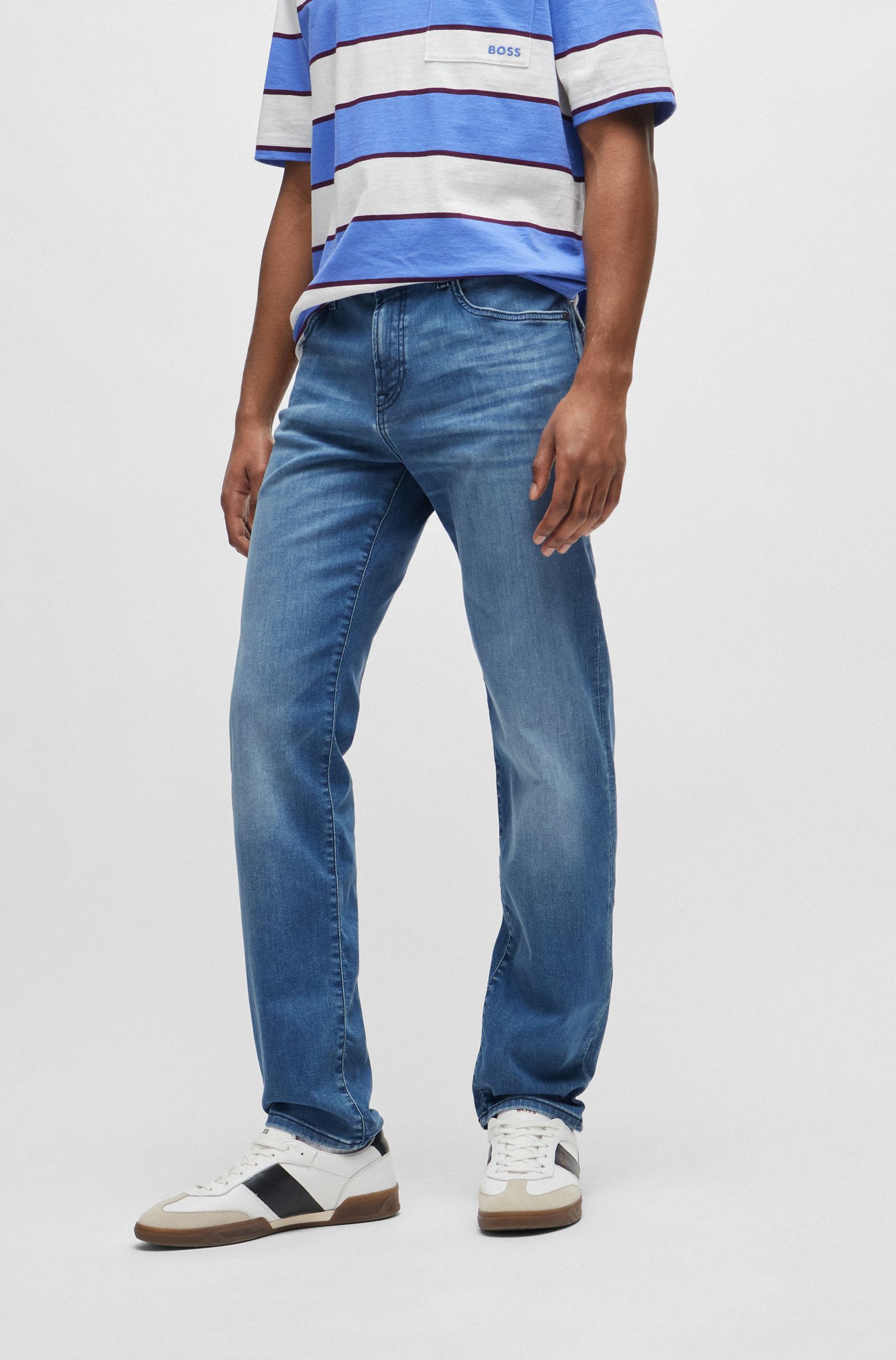 常规版型蓝色柔软弹力牛仔裤