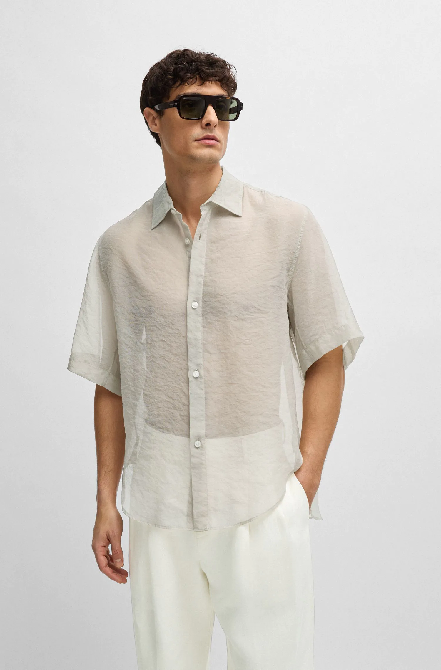 常规版型剪裁肯特领设计柔软欧根纱衬衫
