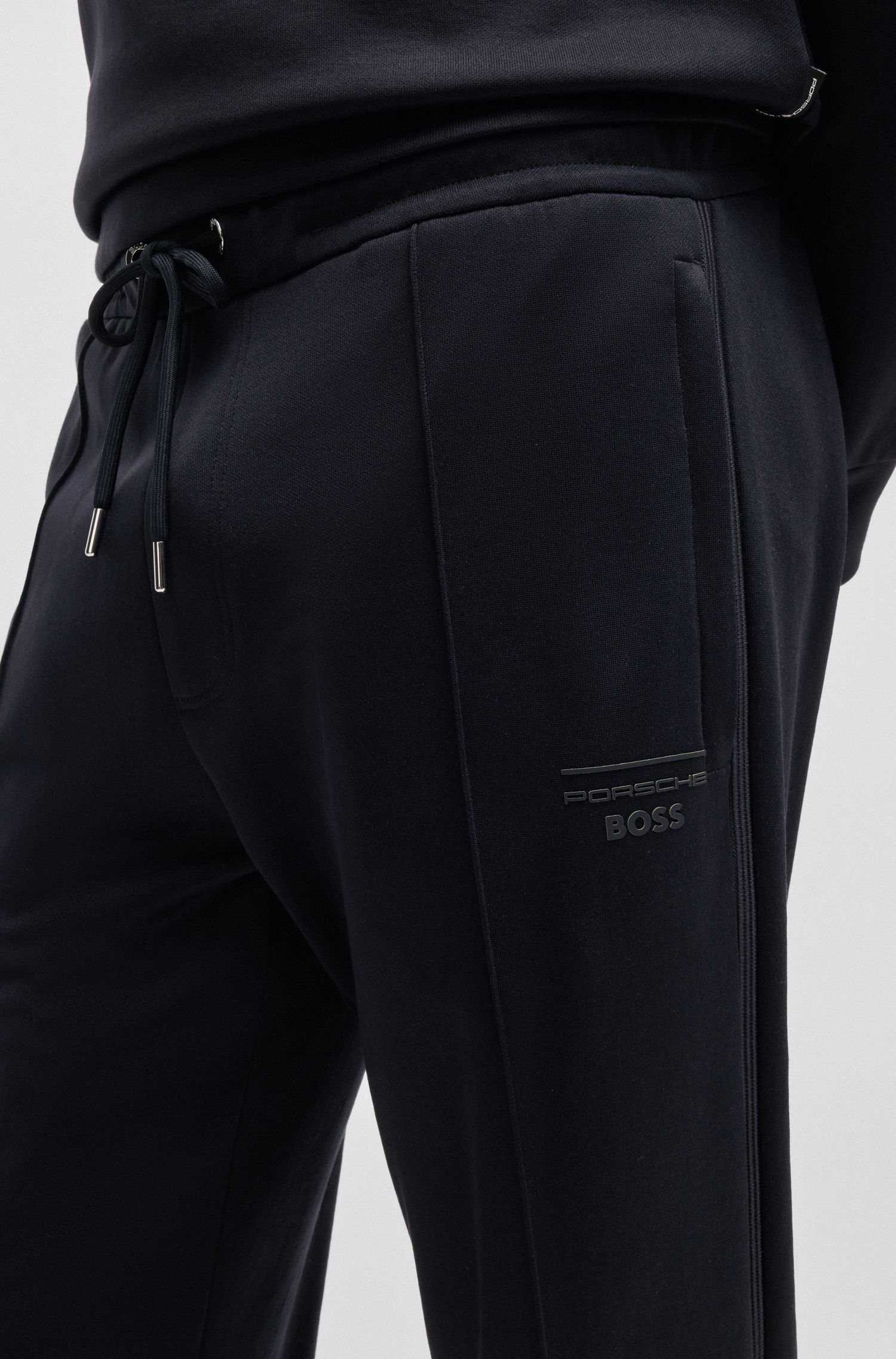 带有缝线细节的 Porsche x BOSS 运动裤