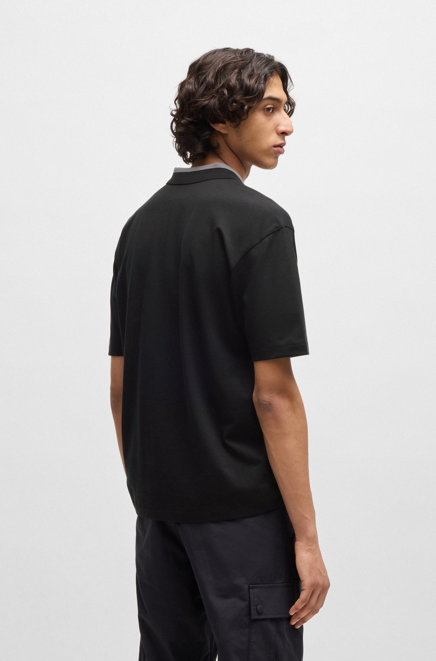 带有碳隐形标志的 HUGO x RB 弹力棉 Polo 衫