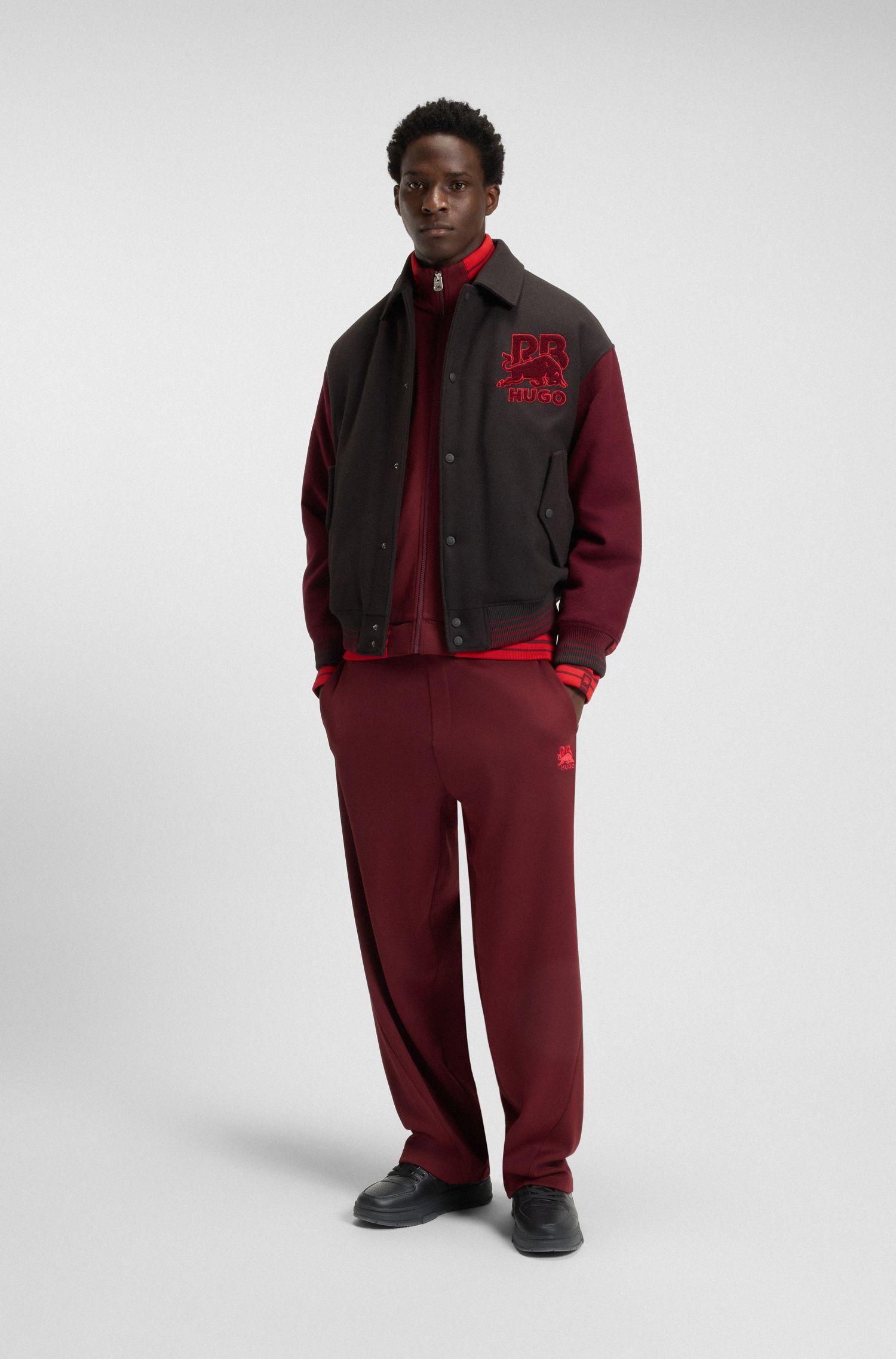 HUGO x RB 公牛图案徽标孔眼细节运动鞋