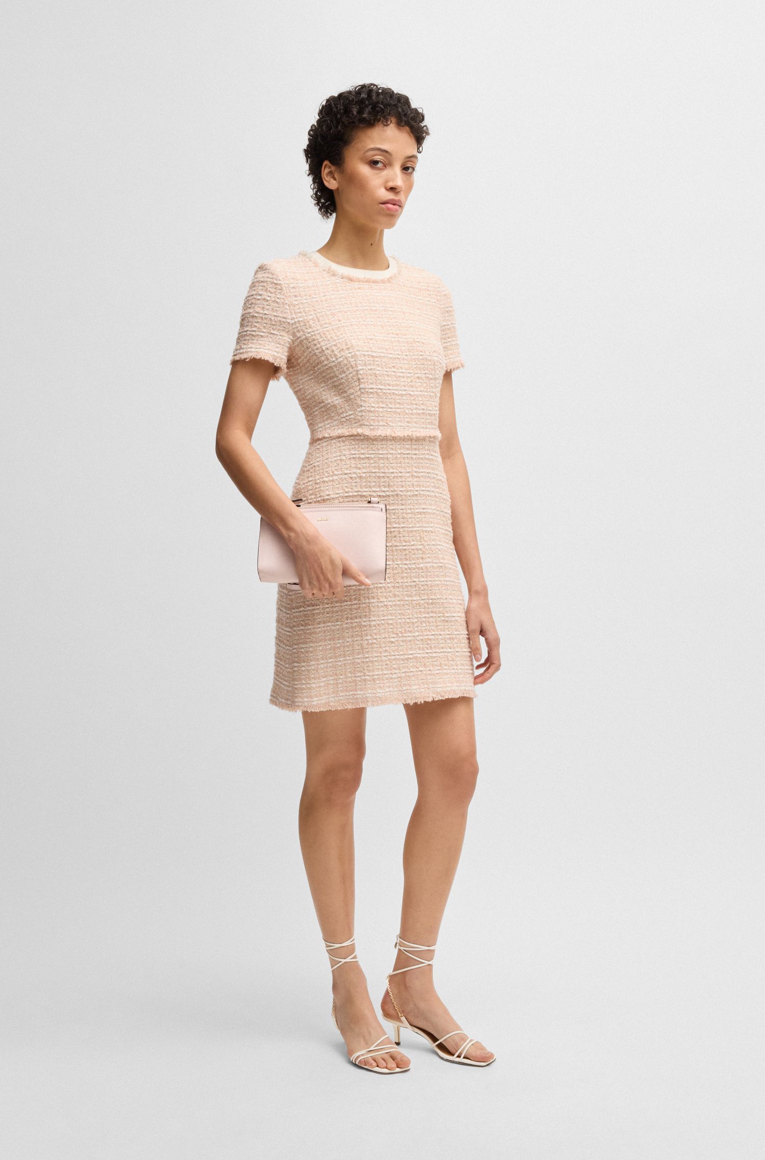 【BOSS博斯】金色徽标荔枝纹皮革斜挎包