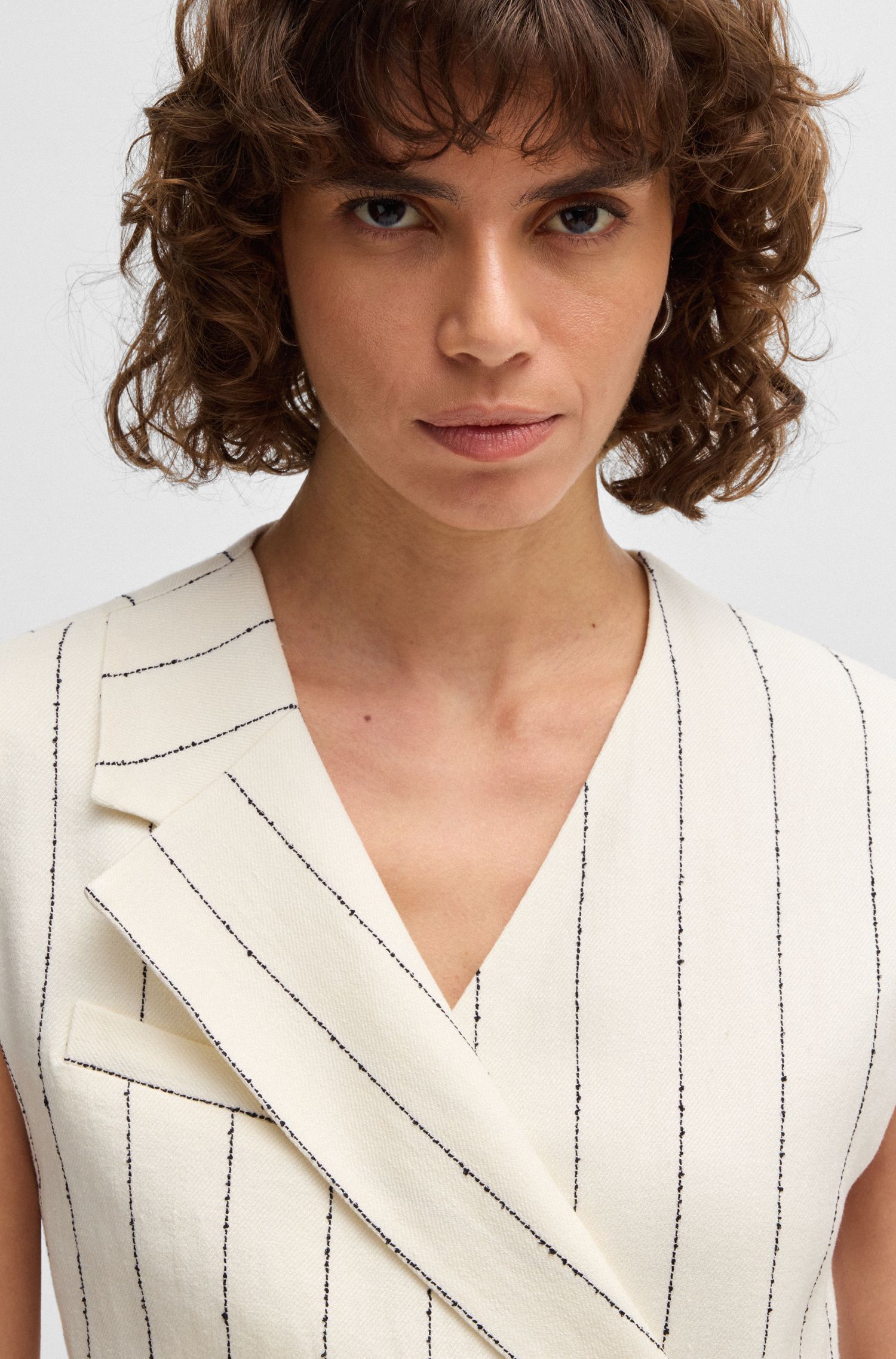 【BOSS博斯】细条纹亚麻混纺前裹身连衣裙