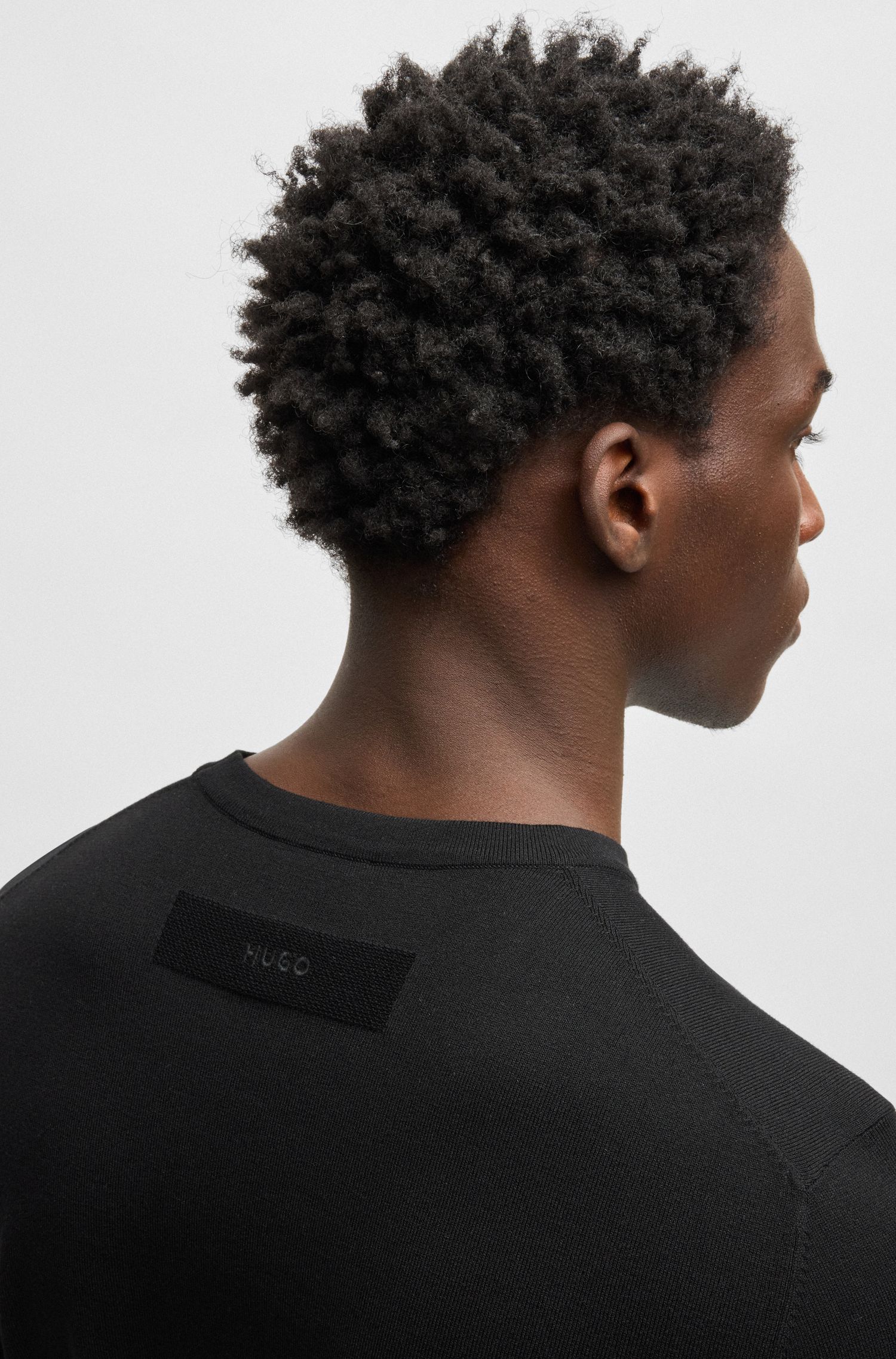 【HUGO雨果】柔软纱线圆领修身毛衣