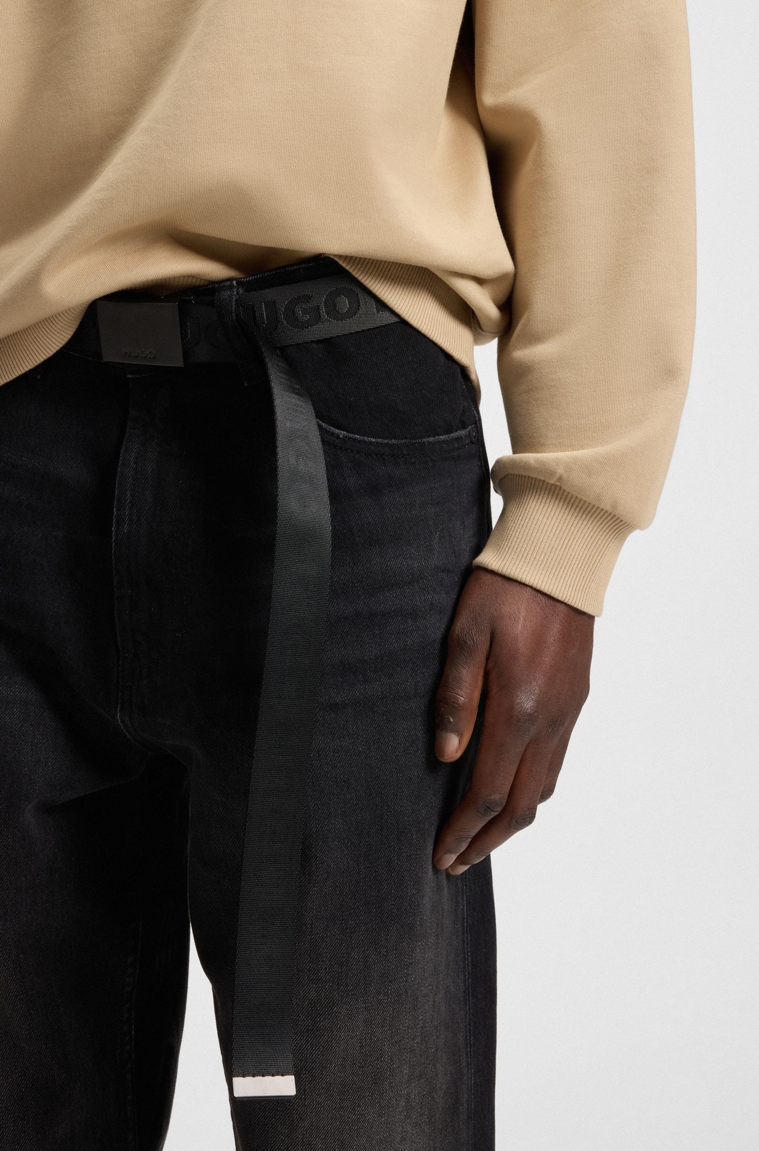 【HUGO雨果】黑色硬质牛仔布锥形牛仔裤