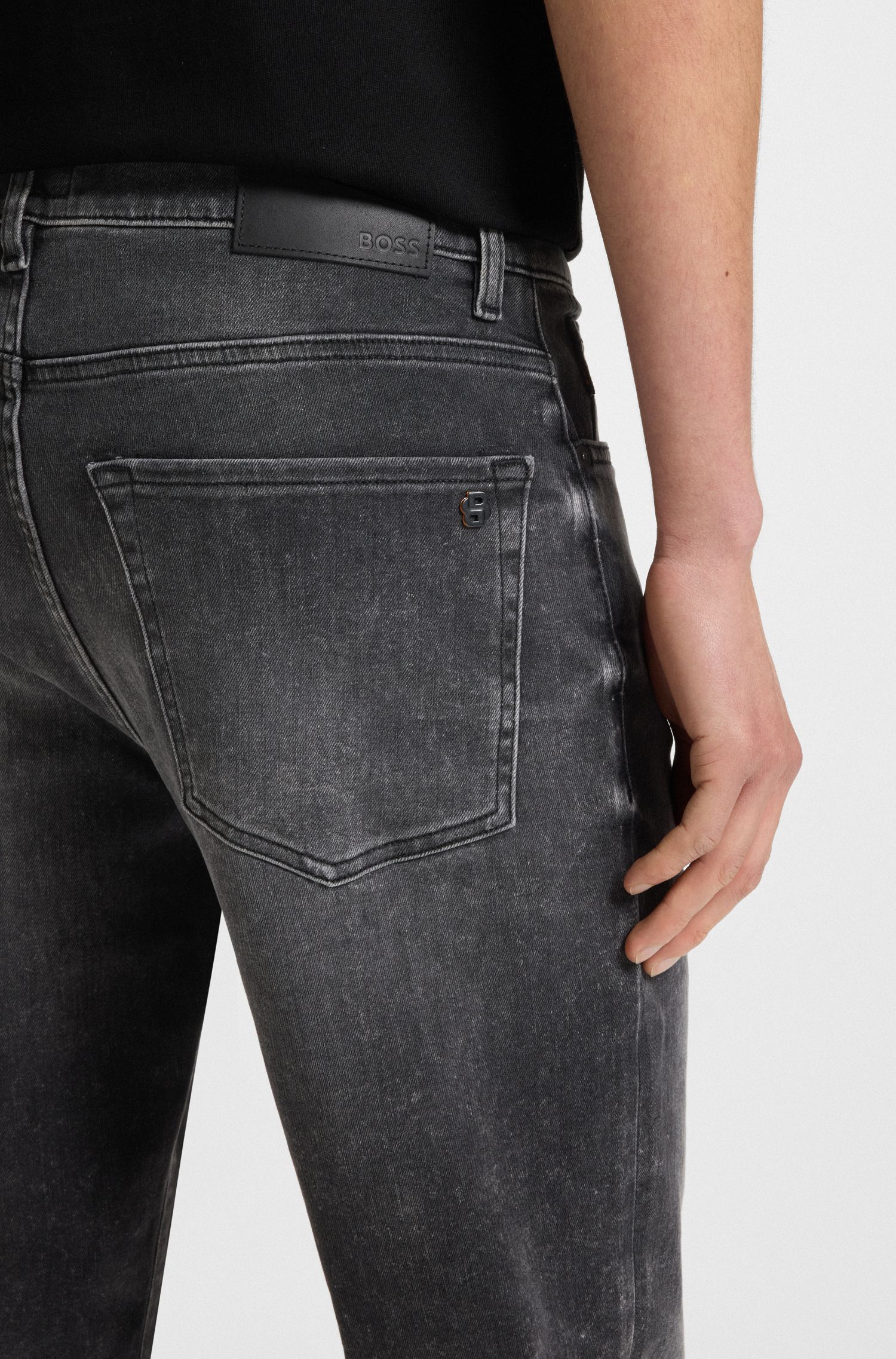 【BOSS博斯】黑色柔软锥形牛仔裤