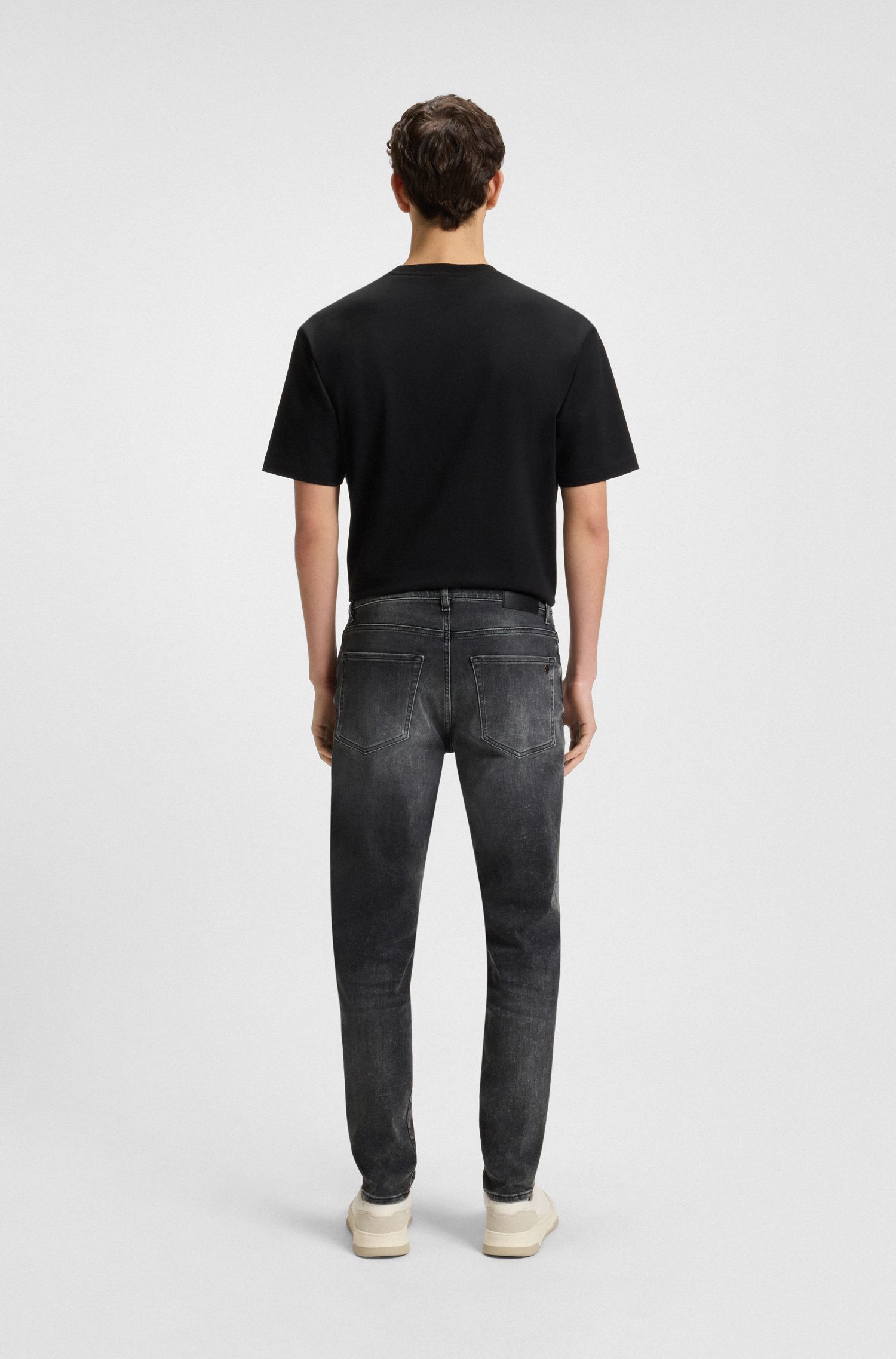 【BOSS博斯】黑色柔软锥形牛仔裤