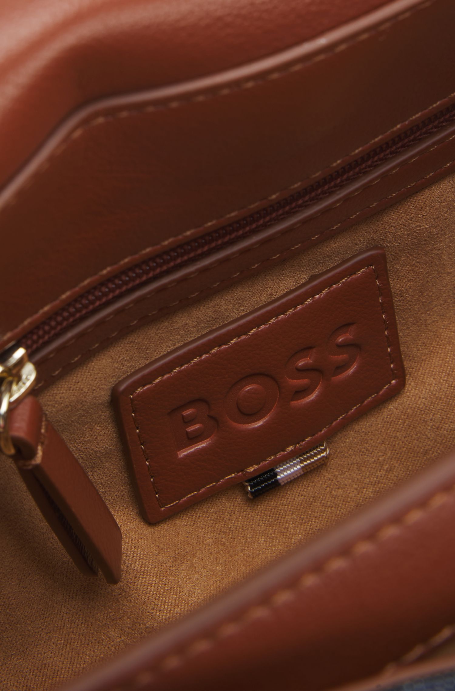 【BOSS博斯】双 B 交织字母装饰绗缝牛仔单肩包