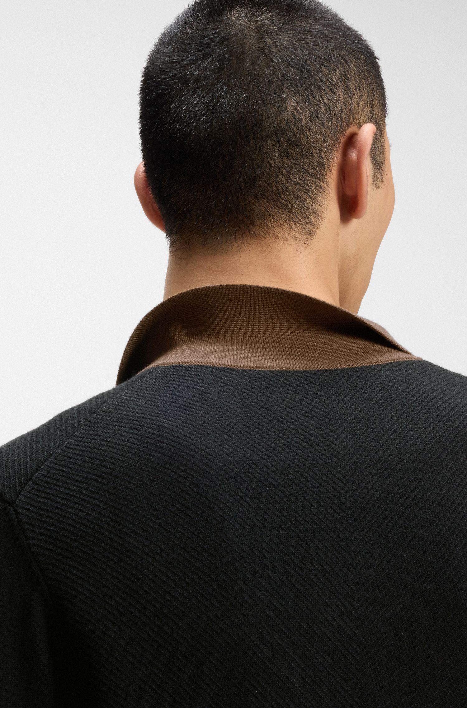 【HUGO雨果】撞色条纹的系扣式毛衣