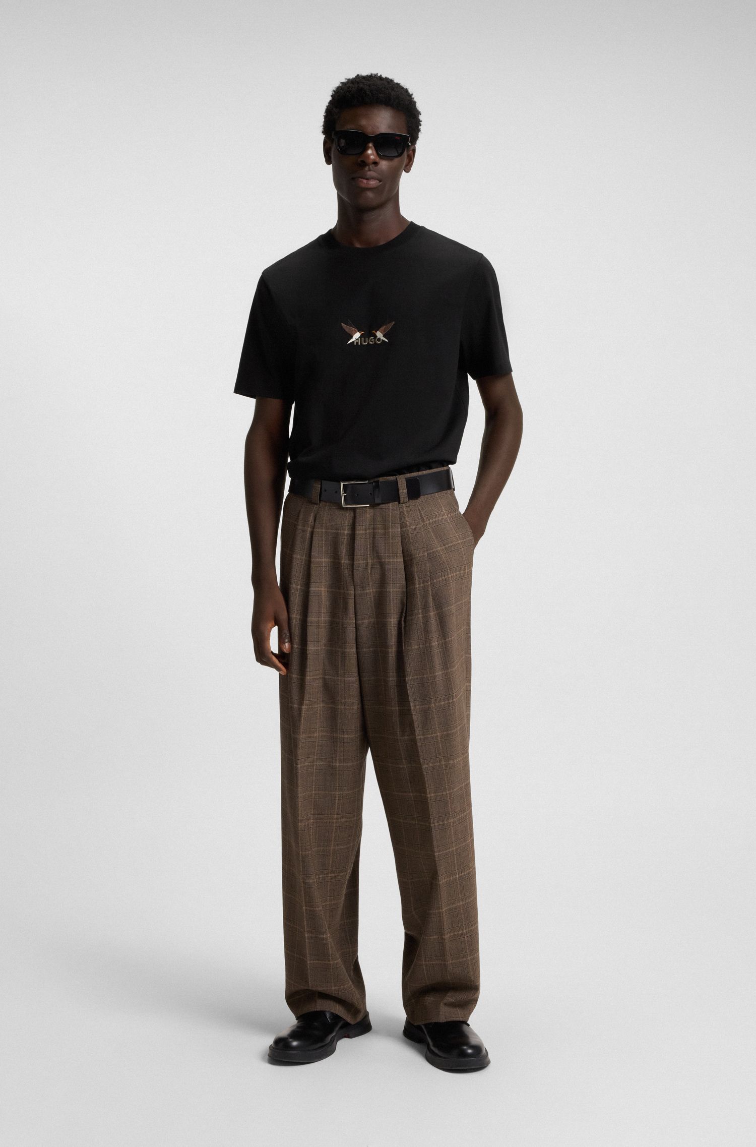 【HUGO雨果】徽标刺绣图案的棉质平纹针织 T 恤